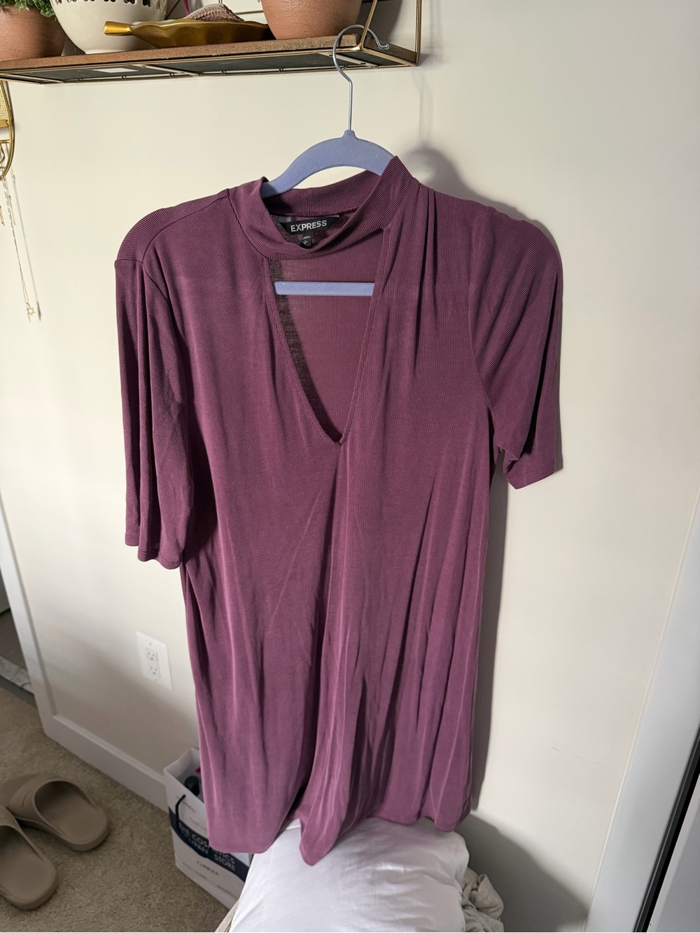 Express Ribbed Choker V-Neck Short Sleeve Dress